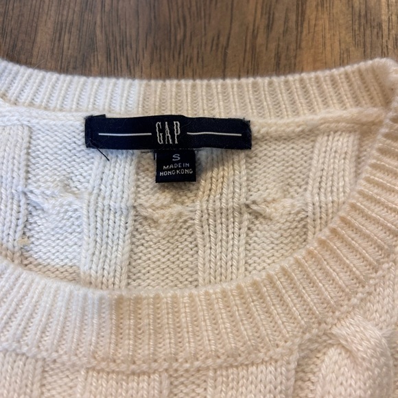 Gap Cream Cable Knit Sweater | Size Small | Classic Cozy - Picture 4 of 5